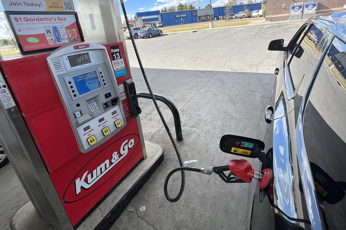 Gas pump 10 10 23