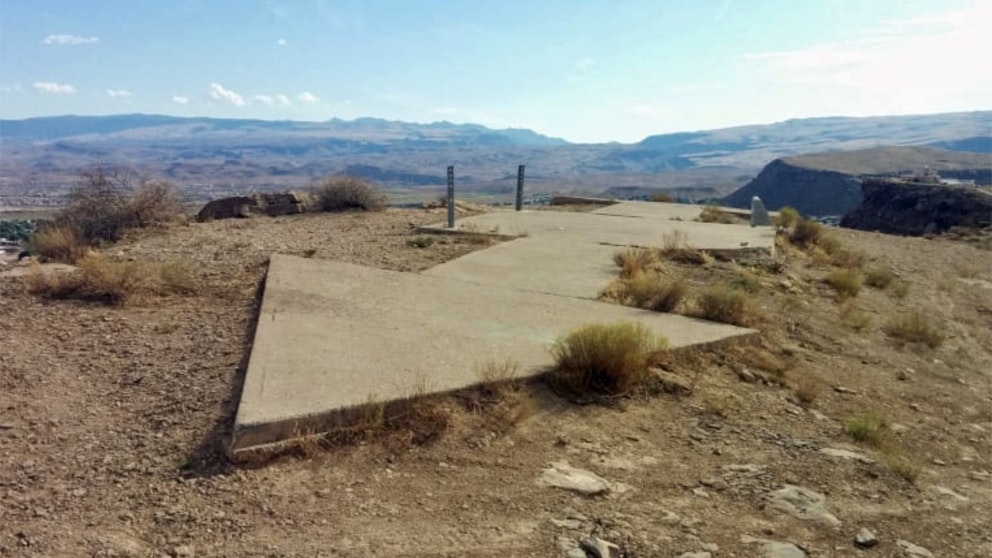 Giant concrete arrow 10 3 22
