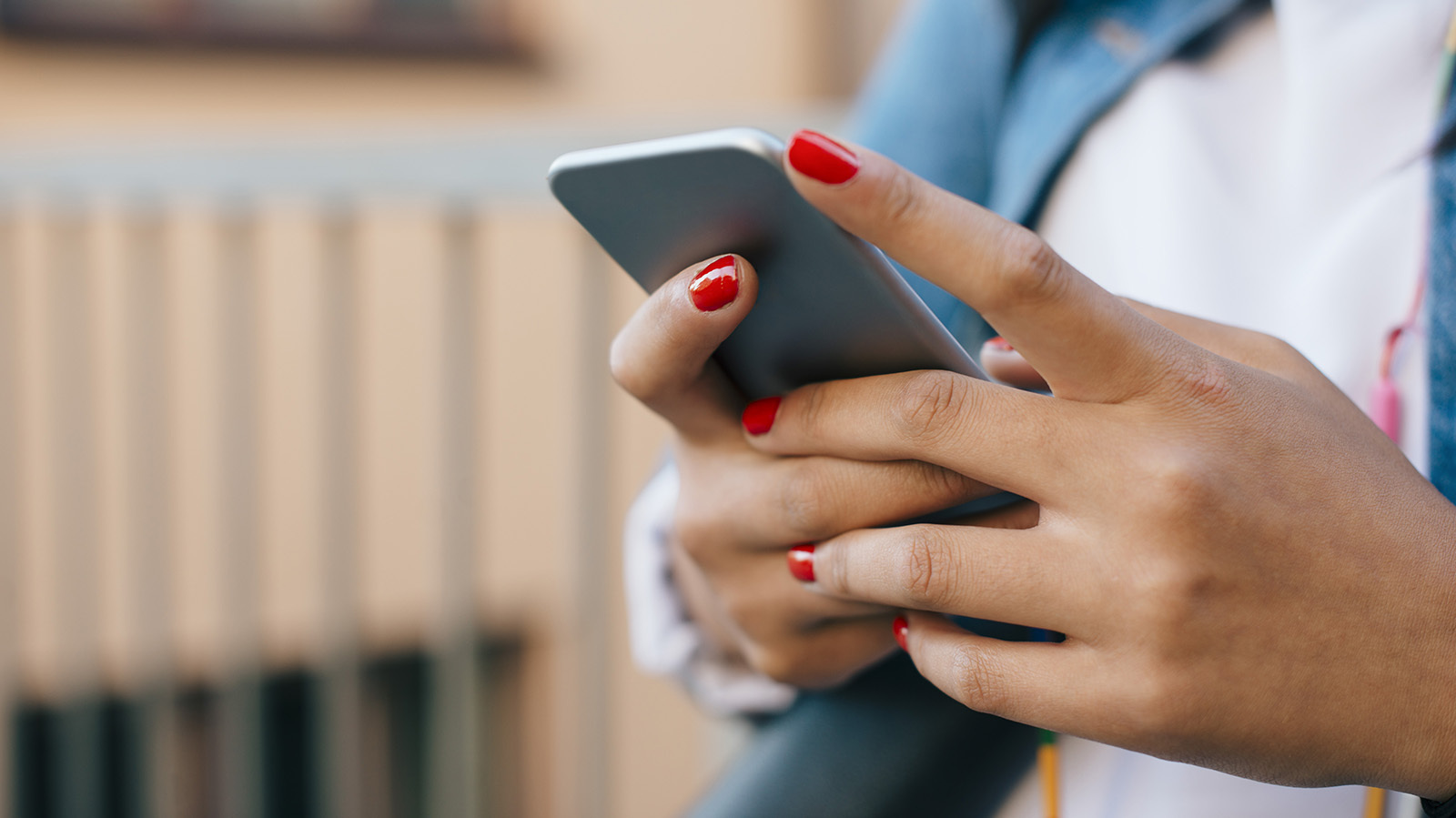 Girl texting 6 26 23