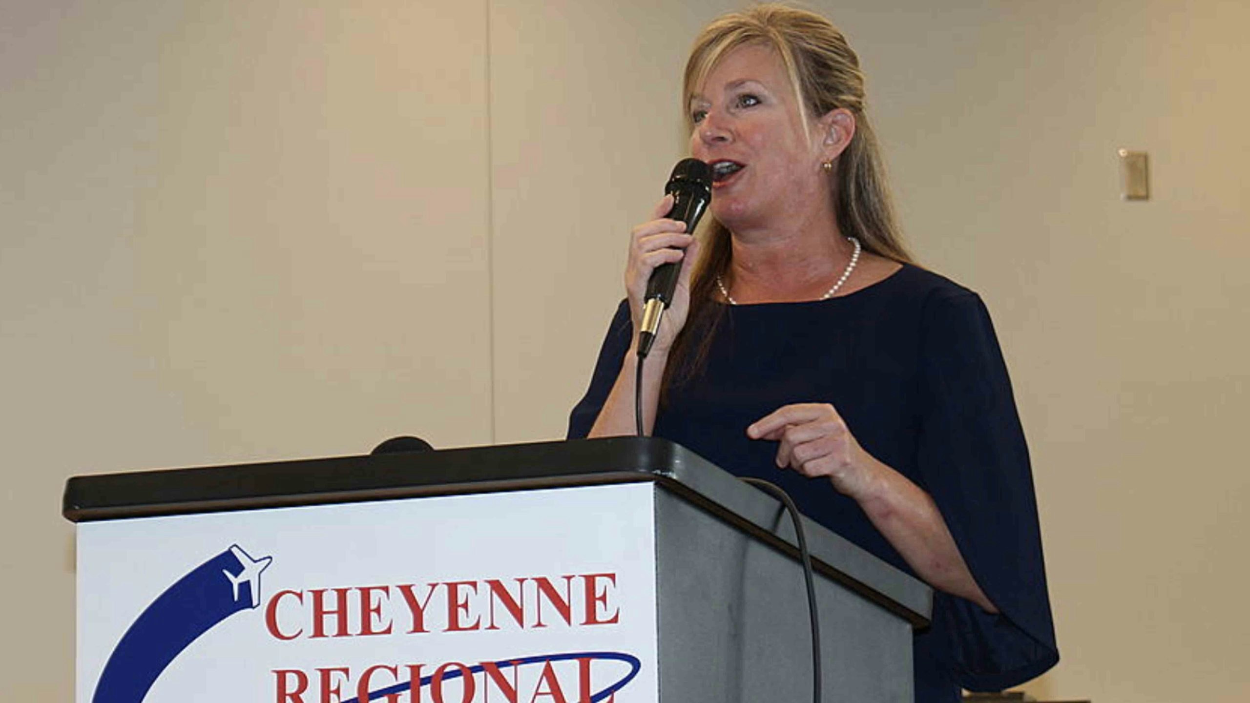 Mayor at podium 4 10 22 scaled