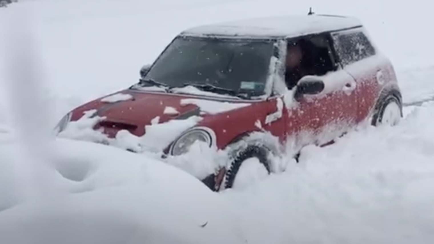 Mini cooper in snow 2