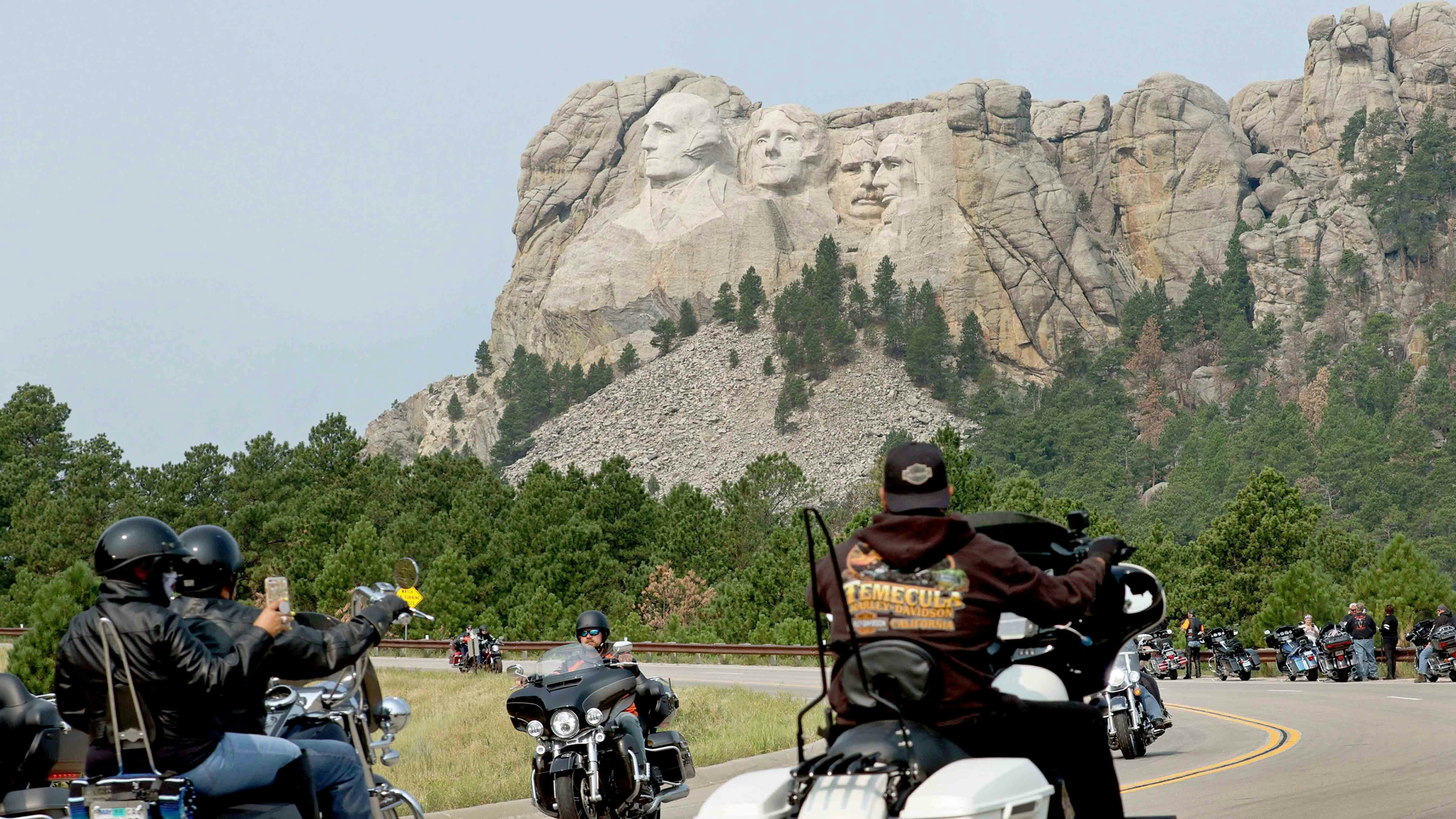 Mt rushmore 2 2 6 25