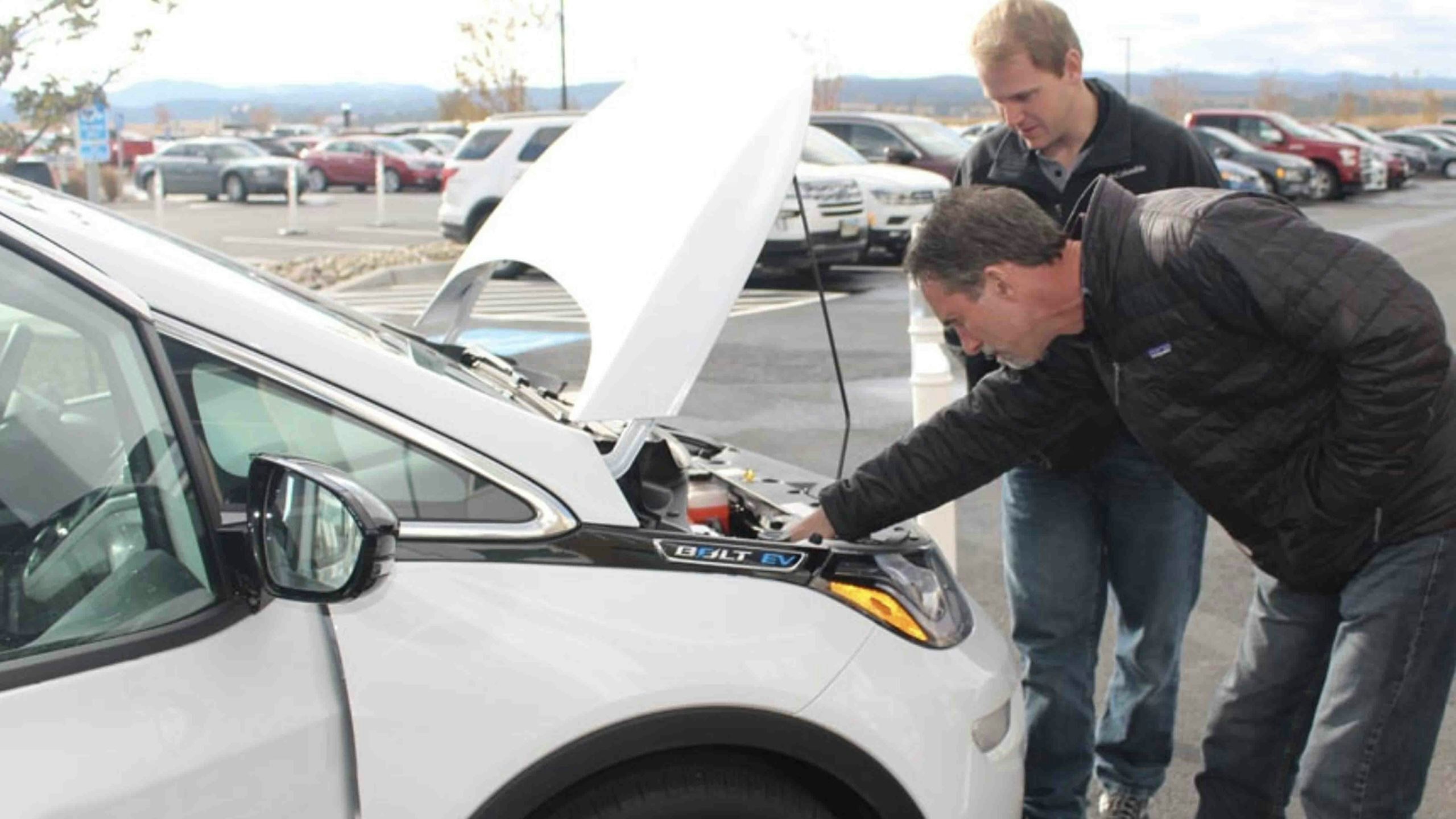 Person looking at car 4 6 22 scaled