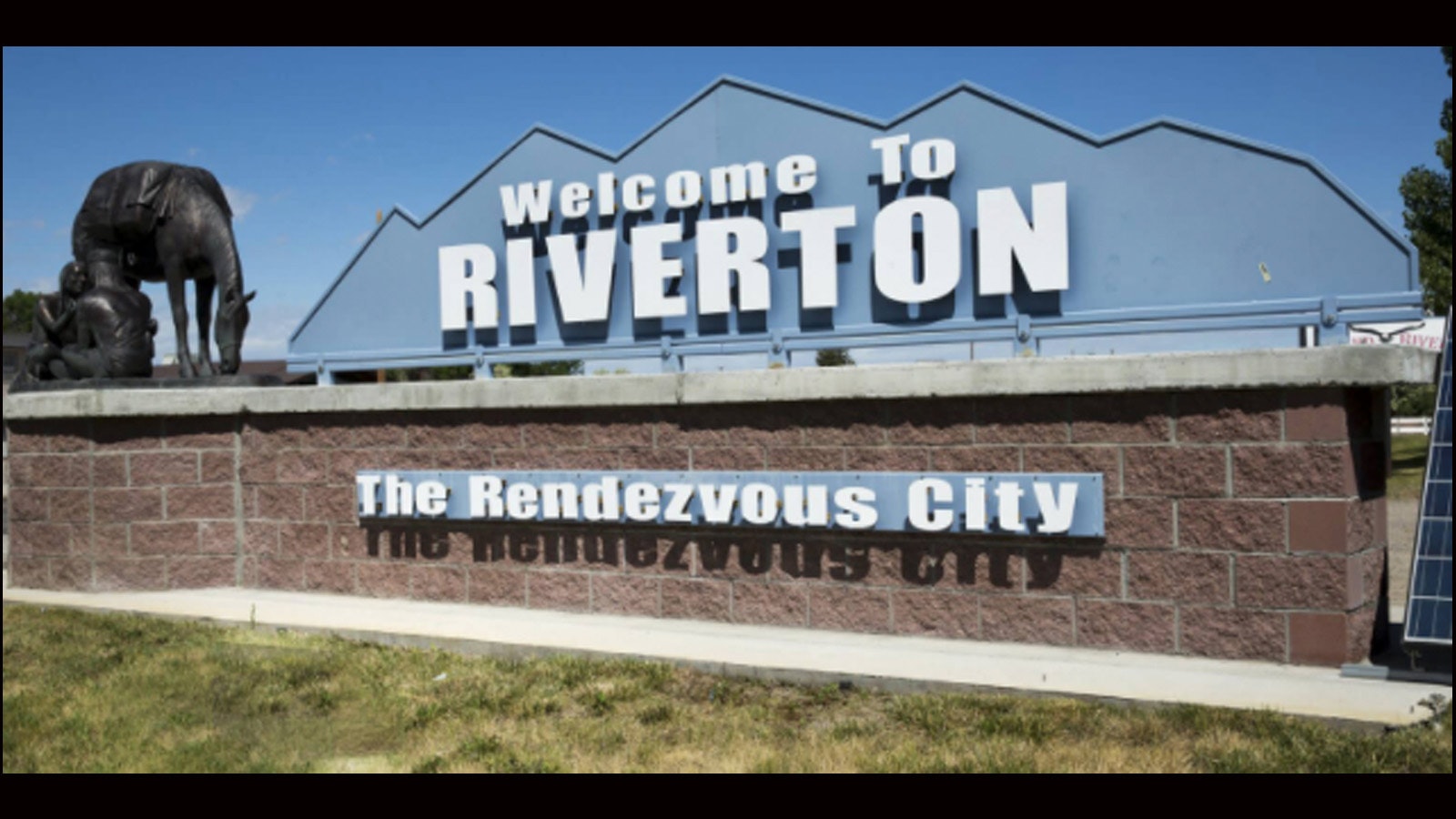 Riverton sign