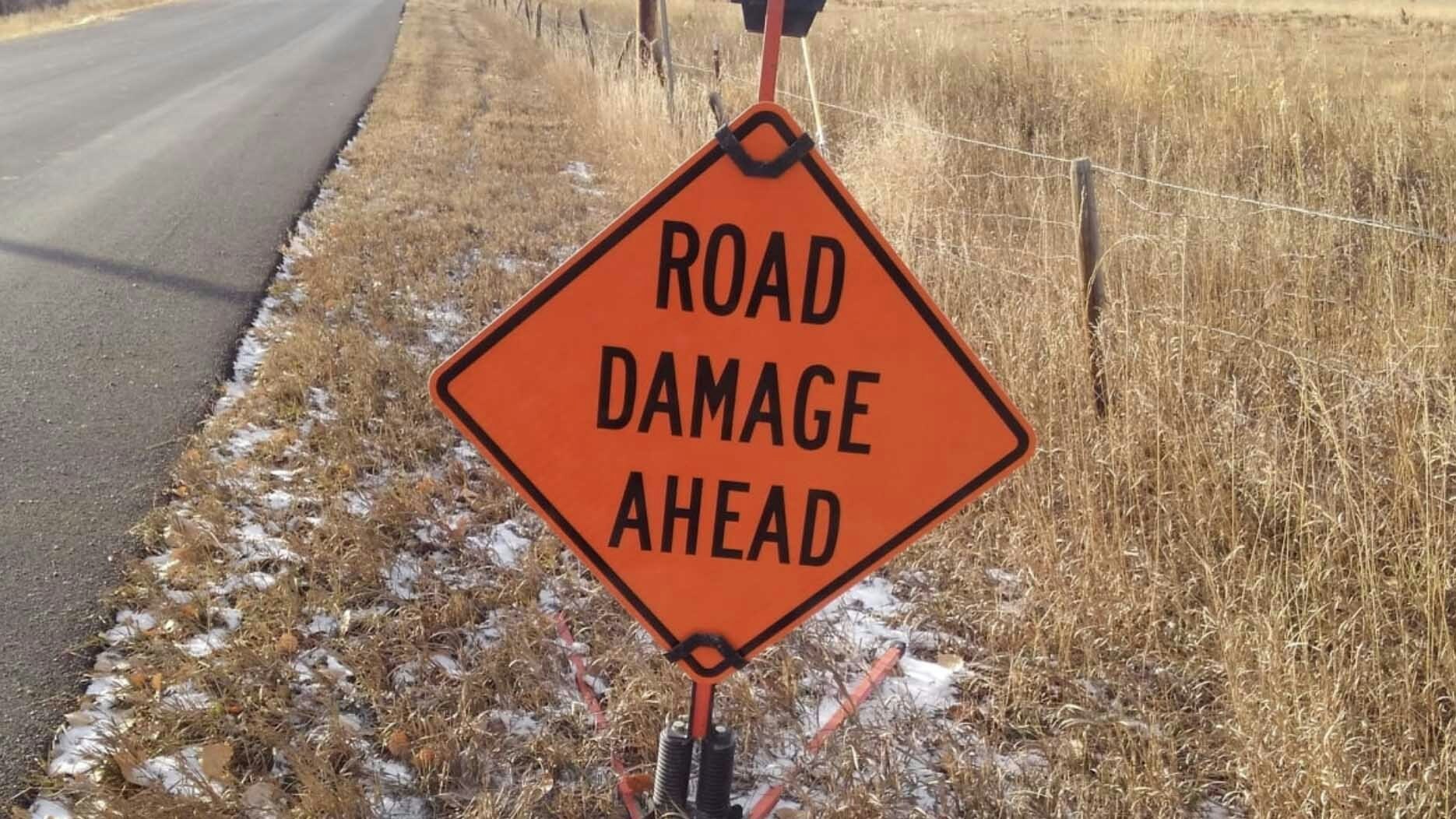 Road damage sign
