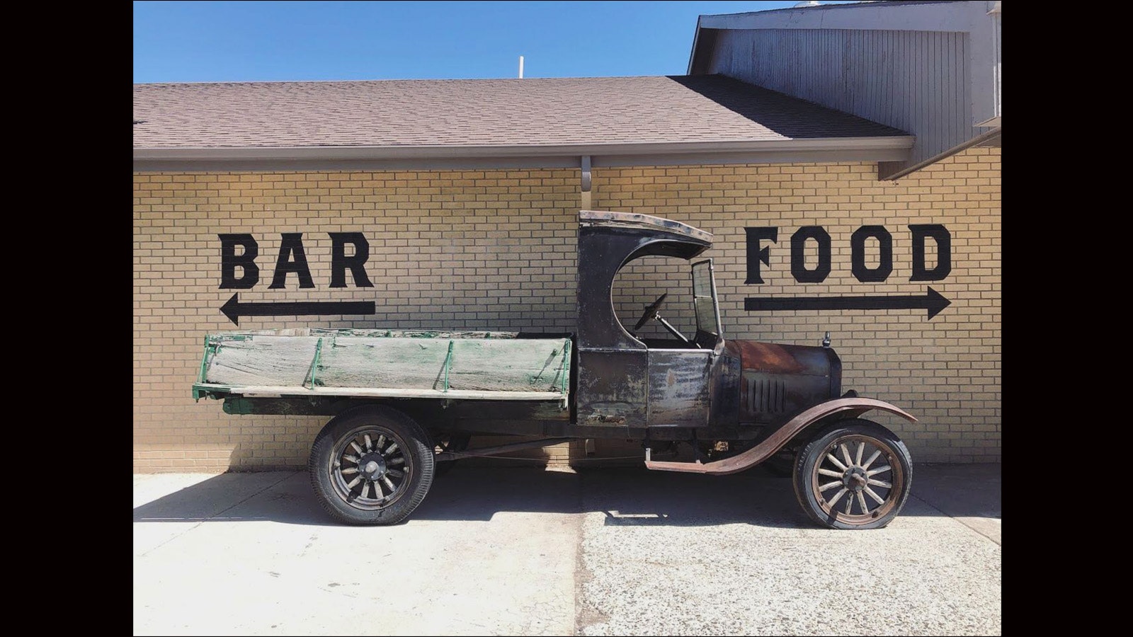 Rusty truck restaurant 1