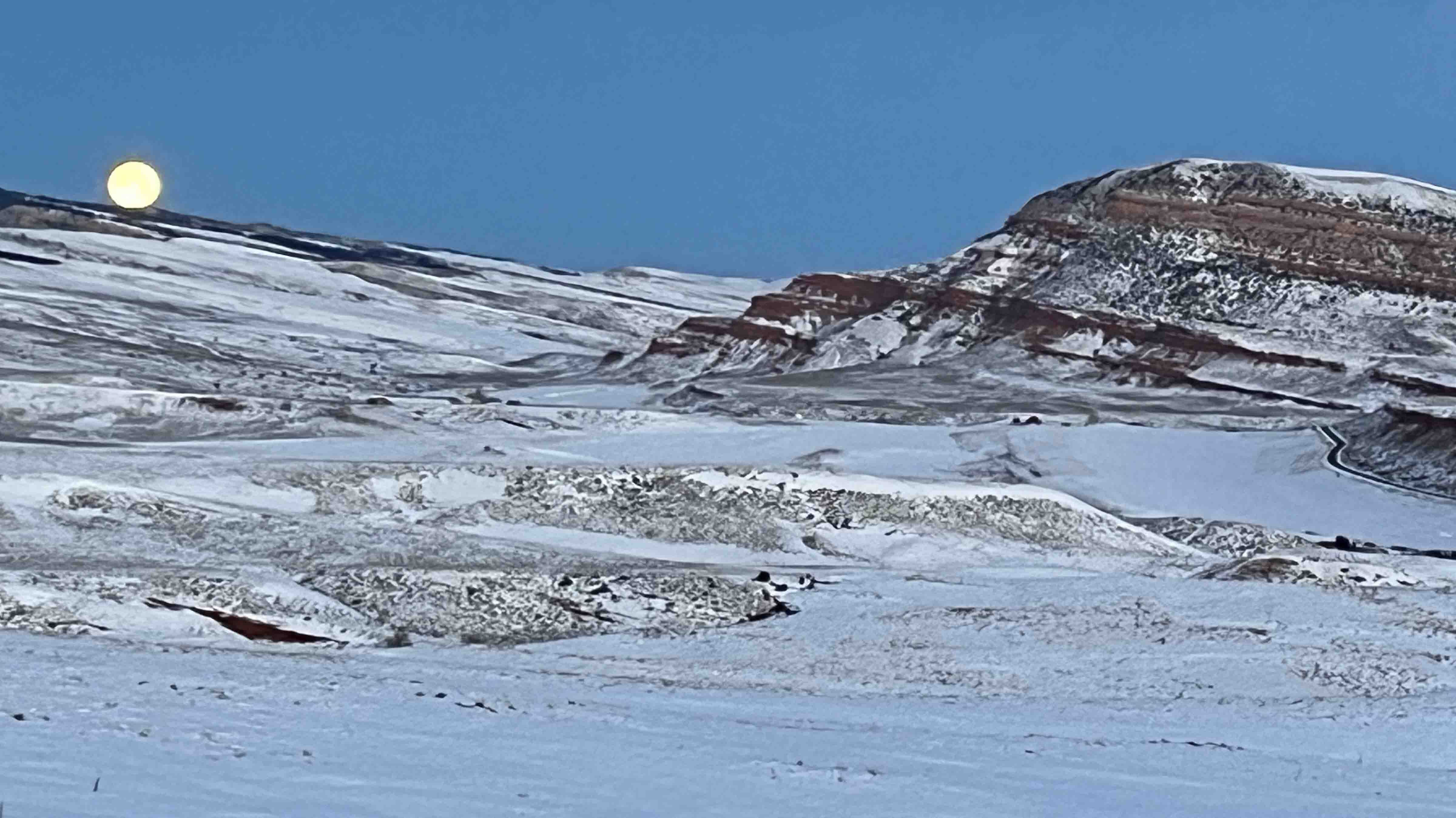 Sun rise, moon set in the Wind Rivers on Dec 26, 2023