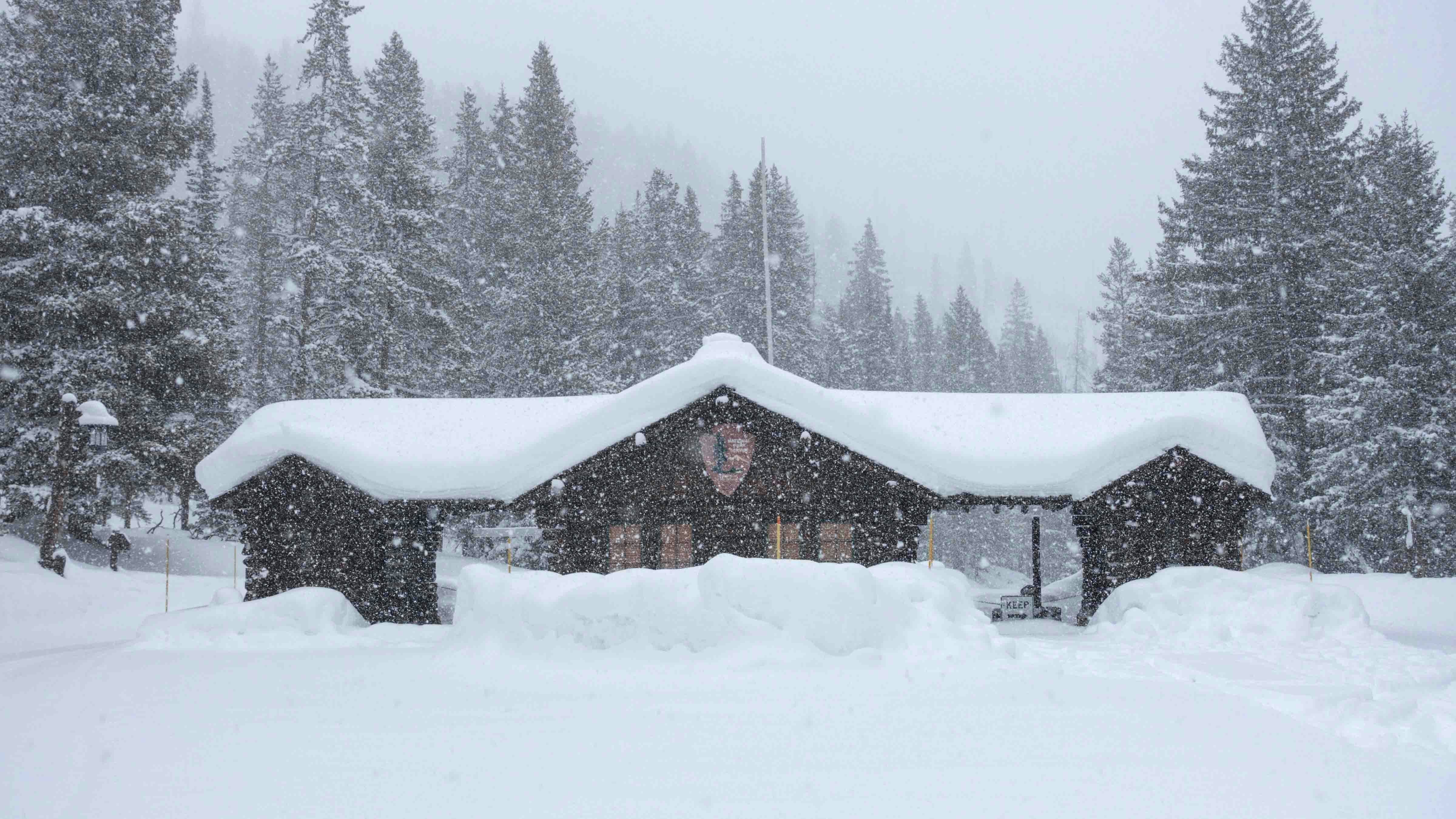After an unseasonably warm November, Wyoming meteorologists agree that an incoming winter weather system will reach Wyoming by Thanksgiving.