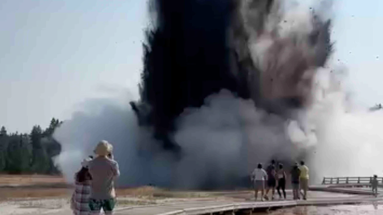 Pool Rxploding 2024 Will Go Down As The “Year Of The Explosion” At Yellowstone ...