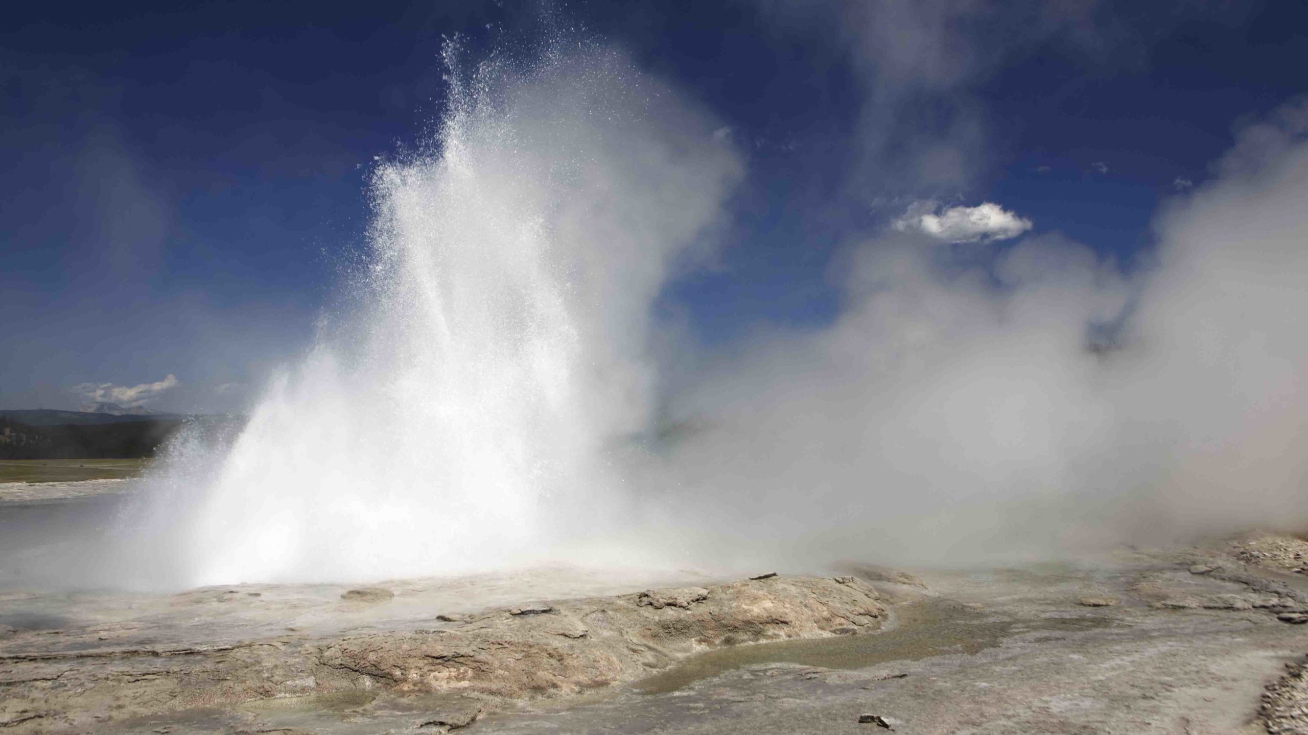 Hundreds Of Earthquakes Rattle Yellowstone;… 