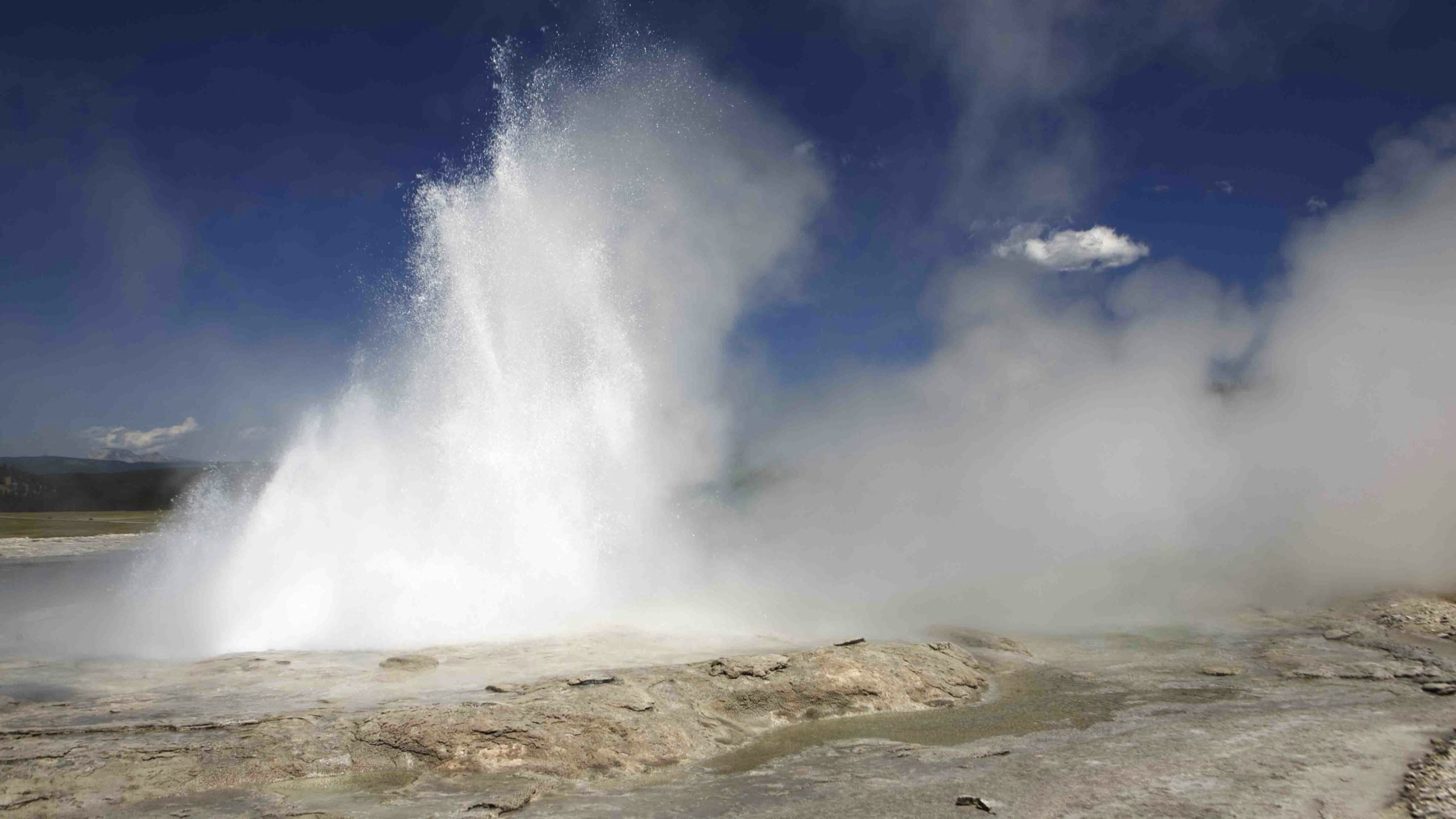 Yellowstone geyser scaled